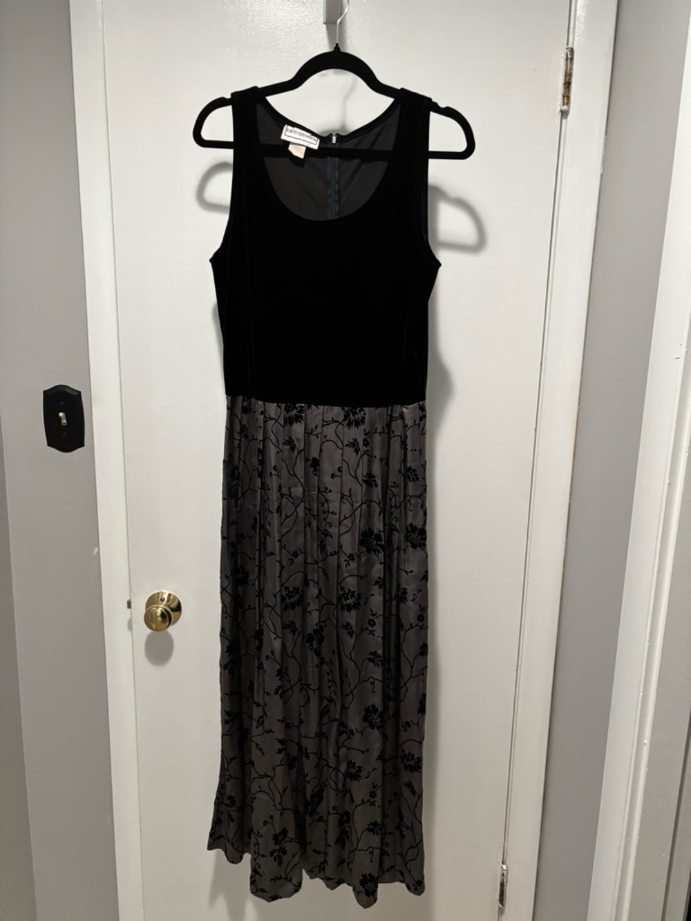 karin stevens Black Velvet Bodice Maxi with Gray Floral Skirt Size 14